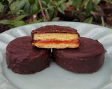 Foto del paso 4 de la receta: Alfajores de naranja rellenos con dulce de membrillo