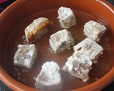 Foto del paso 2 de la receta: Daditos de atún congelado con tomate