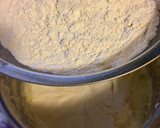 Foto del paso 4 de la receta: Bundt Cake de chocolate con nueces y amaretto