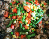 Foto del paso 5 de la receta: Pollo salteado con vegetales y Quinoa mixta!