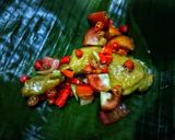 Foto langkah ke 4 dari resep Ayam Pedas Kemangi Kemas Daun Pisang.