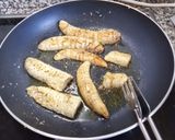Foto del paso 8 de la receta: Hojaldre sin gluten con morcilla de arroz y huevas a la plancha