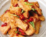 Hình bước làm 2 của món Món chay dễ làm| Đậu hũ xào ớt khô hắc xì dầu