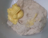 Foto langkah ke 2 dari resep Donat Maizena.