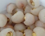 Hình bước làm 1 của món Chè hạt sen vải đậu xanh