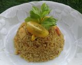 Foto langkah ke 4 dari resep Goreng Nasi Kuning campur Telur rebus.