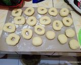 Foto langkah ke 4 dari resep Donat simpel tanpa kentang 🍩😊.