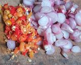 Foto langkah ke 2 dari resep Sambal mangga terasi iris.