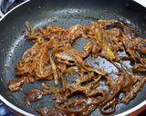 A picture of step 7 of BBQ Pulled Banana Peel Burger.
