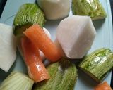 صورة لخطوة 1 من وصفة حساء الخضر الصحي