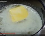 A picture of step 2 of Eggs Benedict.