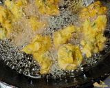 प्याज़ धनिया पकौड़ा (pyaz dhaniya pakoda recipe in Hindi) रेसिपी चरण 2 फोटो