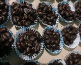 Foto langkah ke 4 dari resep Kacang balut cokelat.
