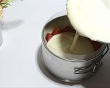 Foto langkah ke 6 dari resep Strawberry Cheesecake.