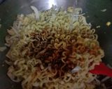 Foto langkah ke 4 dari resep Mie goreng kol telur.