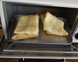 Foto del paso 4 de la receta: Bocadillo de pan de maíz con jamón, quesos y brotes