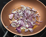 Foto del paso 1 de la receta: Pollo al curry con leche de coco 🥥 y jengibre