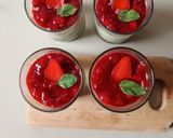 Foto langkah ke 5 dari resep Matcha Panna Cotta with Strawberry Compote.