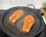 Foto del paso 3 de la receta: Salmón con pimientos y salsa de soja