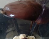 A picture of step 1 of Banana and nutella milk shake.