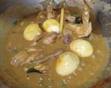 Foto langkah ke 5 dari resep Opor Ayam Telur Bumbu Kari.