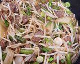 A picture of step 4 of Beef and vegetables stir fry.