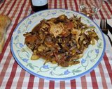 Foto del paso 13 de la receta: Emperador con cebolla caramelizada, champiñones rodajas de tomate con un toque de vino blanco