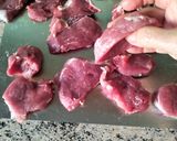 Foto del paso 2 de la receta Solomillo ibérico de cerdo. Al vino dulce con dátiles y piñones