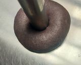 Foto langkah ke 6 dari resep Donat Ketan Hitam.