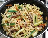 Foto del paso 5 de la receta: Pasta con verdura y salsa de soja