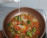 Foto langkah ke 8 dari resep Ikan Bawal Goreng Asam Manis Pedas.