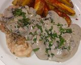 Foto del paso 8 de la receta: Muslitos de pollo deshuesados con salsa de champiñones y papas