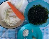 Foto langkah ke 1 dari resep Sup Rumput Laut Hijau.
