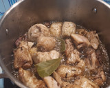 Foto del paso 3 de la receta: Pollo en salsa con albóndigas😋😊