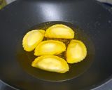 Foto langkah ke 5 dari resep Pastel Ragout Telur.