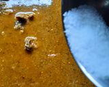झणझणीत चिकन तांबडा रस्सा (chicken tambda rassa recipe in marathi) रेसिपी स्टेप 6 फोटो 