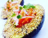 Foto del paso 3 de la receta: Aguacate relleno de salmón