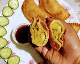 A picture of step 5 of Namkeen Gujia.