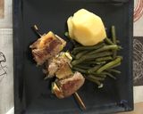 Foto del paso 6 de la receta Judías verdes hervidas con patatas y rollitos de solomillo con lámina de calabacín y queso