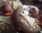 Une image de l'étape 3 de Mendiants en chocolat.