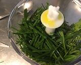 Une image de l'étape 3 de Pesto d'herbes aromatiques et ail mariné.