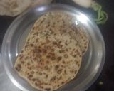A picture of step 4 of Onion paratha with butter.