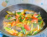 Foto langkah ke 7 dari resep Ikan salem kuah asam segar.