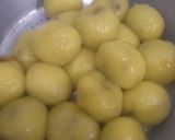 Foto langkah ke 8 dari resep Klepon Labu Kuning / Onde-onde Labu Kuning.
