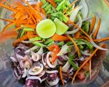 Gambar langkah 2 resipi Kerabu Sotong.
