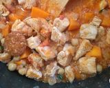 Csicseriborsós-édesburgonyás csirkemellpaprikás kolbásszal recept fázis 6 fotója