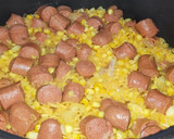 Foto del paso 5 de la receta: Arroz con salchichas y maíz