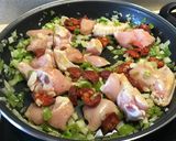 Foto del paso 3 de la receta: Paella de pollo con chorizo a mi estilo 😋