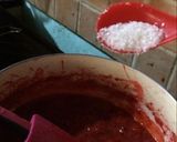 Foto langkah ke 3 dari resep Homemade selai strawberry.