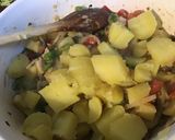 Une image de l'étape 8 de Salade tiède de pommes de terre,harengs marinés, tomates et poivrons verts.